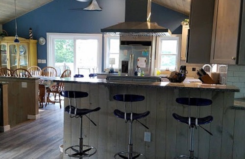 Charlestown House | Beautifully Renovated, Central AC, wash/dryer, dishwasher, New Appliances.