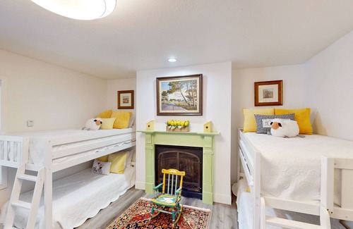 Riebli-Wallace Neighborhood Group Hotel | Beautifully renovated working ranch with pool, game tables, fireplaces, & AC
