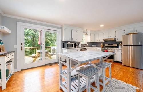 East Dennis House | Beautifully renovated 5br3ba 2 living room walk to bars restaurant and beach