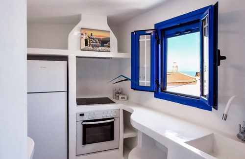 Ioulida House | Beautifully renovated 80sq meters Cycladic style house