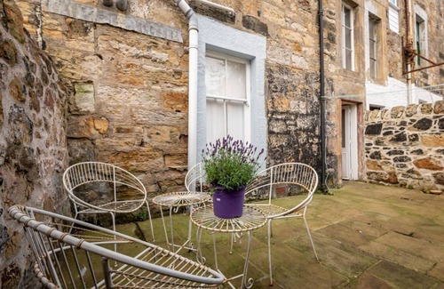 St Monans Cottage | Beautifully renovated 2 bedroomed apartment