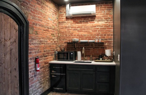 Gallatin Cottage | Beautifully Restored Historic Guesthouses /Boutique Finishes /Close to Nashville