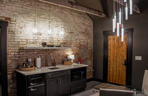 Gallatin Cottage | Beautifully Restored Historic Guesthouses /Boutique Finishes /Close to Nashville