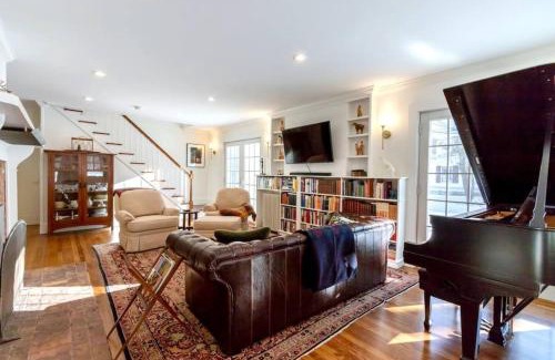Manchester House | Beautifully Restored Home In Manchester Village