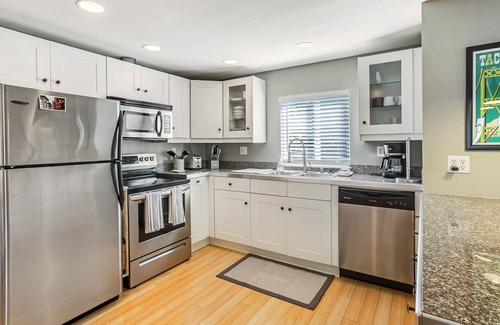 University Place House | Beautifully updated home with enclosed yard, deck, WiFi, & W/D - near everything