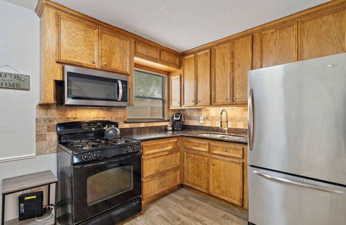 Northside House | Beauty by the Park 3 BDS PET Friendly FAST WI-FI ECHO