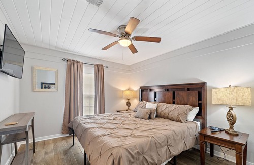 Northside House | Beauty by the Park 3 BDS PET Friendly FAST WI-FI ECHO