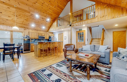Stratton and Bromley Ski Areas House | Beaver Glen | House in Winhall with large deck - near Stratton & Bromley