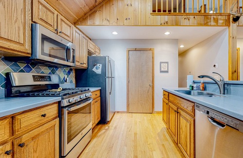 Stratton and Bromley Ski Areas House | Beaver Glen | House in Winhall with large deck - near Stratton & Bromley