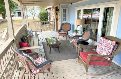 Beaver Shores House | Beaver Lake Getaway