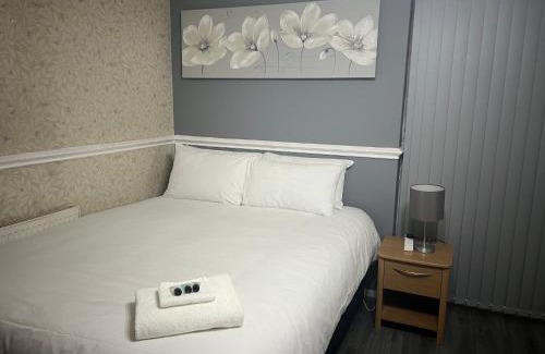 Castle Bromwich House | Becky's Lodge - Strictly Single Adult Room Stays - No Double Adult Stays Allowed