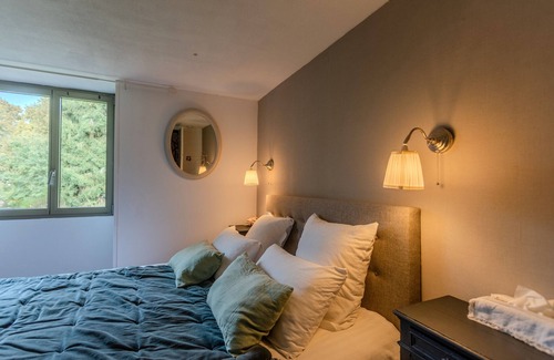 Arzacq-Arraziguet Bed & Breakfast | Bed and Breakfast 'Anémone' with Mountain View, Wi-Fi and Air Conditioning