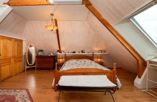 Sene Bed & Breakfast | Bed and Breakfast 'Belle-île' with Private Garden, Wi-Fi and Air Conditioning