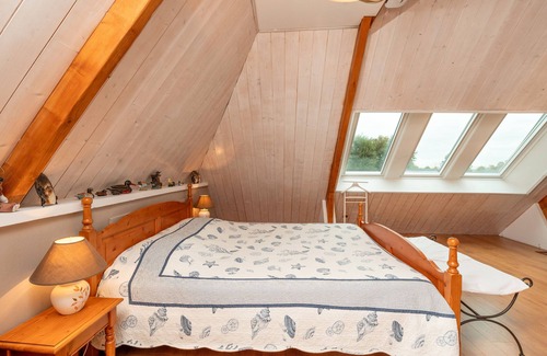 Sene Bed & Breakfast | Bed and Breakfast 'Belle-île' with Private Garden, Wi-Fi and Air Conditioning