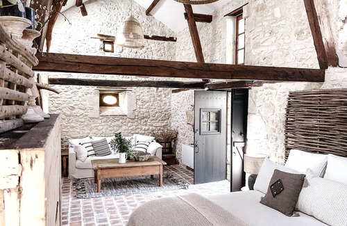 Tourtoirac Bed & Breakfast | Bed and Breakfast 'Domaine De Pragelier,La Boulangerie' with Shared Pool, Terrace and Wi-Fi