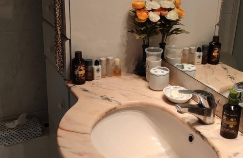 Quartier de la Chapelle Bed & Breakfast | Bed and breakfast in Paris, near metro, Wi-Fi, parking, large terrace,
