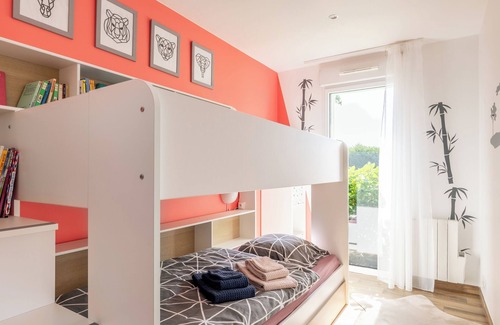 Malville Bed & Breakfast | Bed and Breakfast 'Kerwall - Chambres Familiales' with Shared Pool, Private Terrace and Wi-Fi