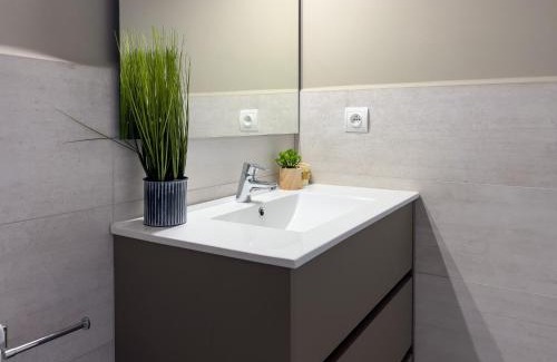 Sainte-Leocadie Apartment | Bedoll Blanc Nuevo en alquiler
