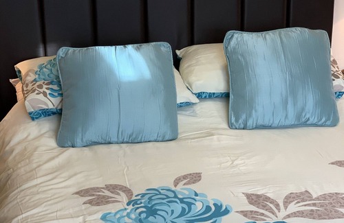 Winterbourne House | BedrockLodge Buisness Centre HolidayLets