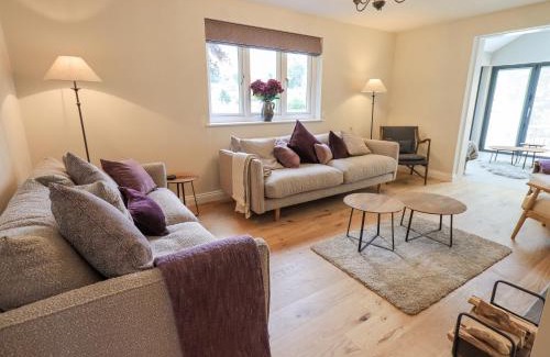 Lakeside House | Beech Lea