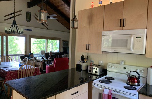 Bartlett Ski Chalet | Behind Storyland! 4 BD, 2 BATH, Wireless! Views of mountains!