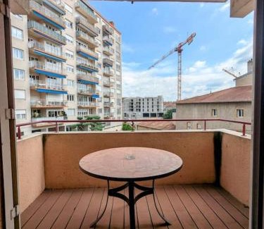 Roanne Apartment | Bel appartement en rue piétonne