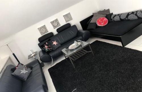 Haan Apartment | Bel Art Etage mit großem Parkplatz