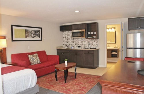 Alamosa Apartment | Bell Main Studios 104