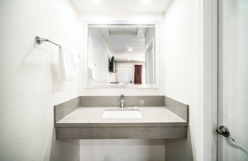 Bell Hotel | Bell Manor Motel