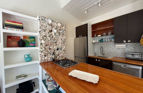 Gregory Town Cottage | Bella Mango: A Serene Cottage in C. Eleuthera’s Gregory Town, Oleander Gardens.