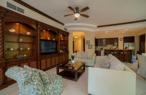 Herradura Villa | Bella Vista 3F- 3 bdr 3 1 2 Bath Family