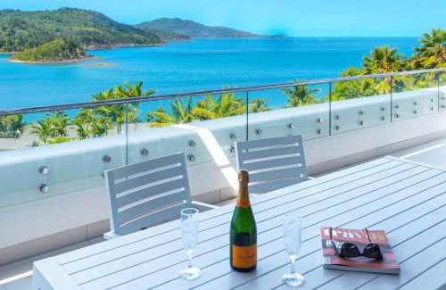 Hamilton Island Apartment | Bella Vista E9 - Ocean View Spacious 2 Bedroom with golf buggy