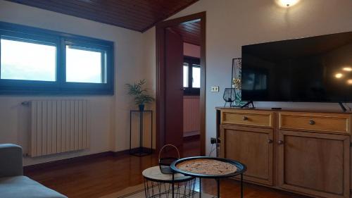 San Siro Apartment | Bella vista lago e parcheggio privato - Acquaseria centro