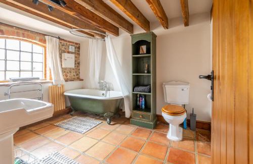 Weybourne House | Bellas Barn by Big Skies Cottages