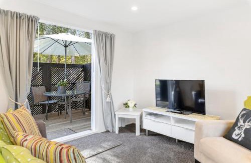Waitahanui House | Bellbird Cottage - Lake Taupo Bach