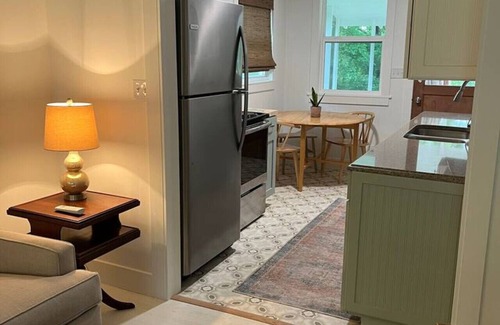 Eagle Rock Cottage | Belle Cottage a sweet lake side stay has walk down to water & screened porch