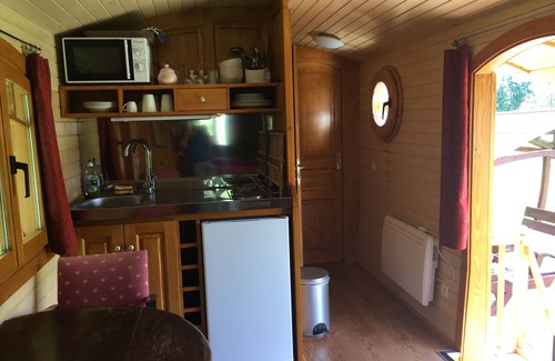 Saint-Pardoux House | Belle Epoque Trailer of Saint-Pardoux 63440 2 places