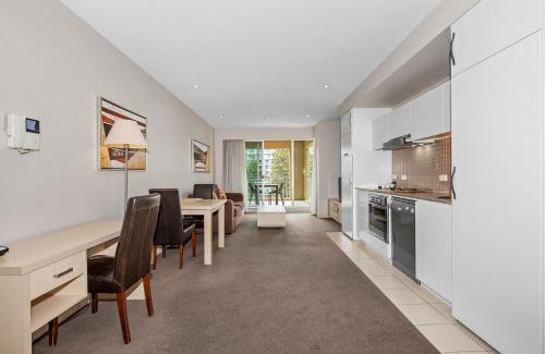 Glenelg Apartment | Belle Escapes - Glenelg Seaside Family Stay