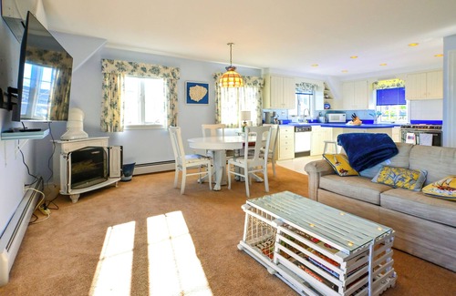 Biddeford Pool House | Belle Mer: Beachfront Bliss in Biddeford’s Hills Beach Community
