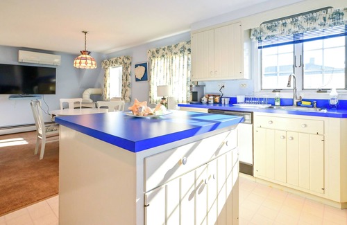 Biddeford Pool House | Belle Mer: Beachfront Bliss in Biddeford’s Hills Beach Community