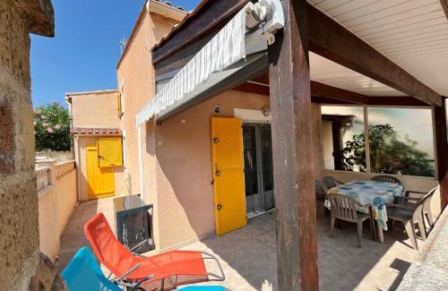 Portiragnes-Plage Villa | Belle villa d'angle, 6 couchages, cuisine climatisée, 3 chambres terrasse ombragée parking dans résidence sécurisée avec piscine commune, 400 m de la mer, LROND24