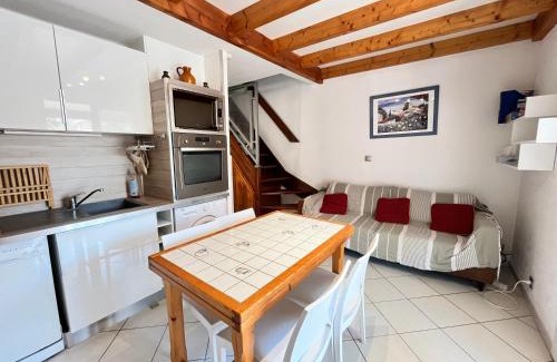 Portiragnes-Plage Villa | Belle villa d'angle, 6 couchages, cuisine climatisée, 3 chambres terrasse ombragée parking dans résidence sécurisée avec piscine commune, 400 m de la mer, LROND24
