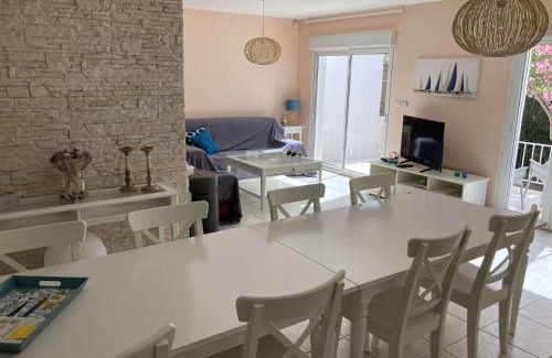 Portiragnes Villa | Belle villa spacieuse avec piscine privée, 10 couchages,wifi, proche canal du midi et à 3 km de la mer LXPIN7
