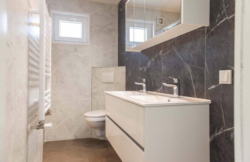 Cromvoirt Ski Chalet | ✓ Belvedere at Résidence de Leuvert ✓ Holiday home for six persons ✓ Situated close to 's Hertogenbosch (North Brabant) ✓ Near De IJzeren Man ✓ Book directly at the park