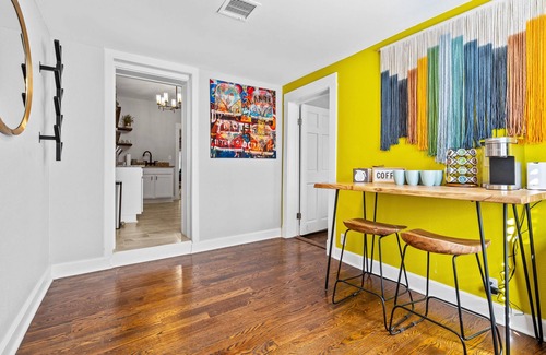 Westport Apartment | Belvedere Flats - 2 units! Gorgeous Remodel + Walkable to Westport!