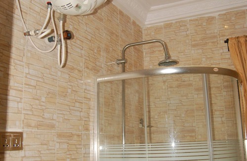 Alimosho House | BEN AUTO guest house