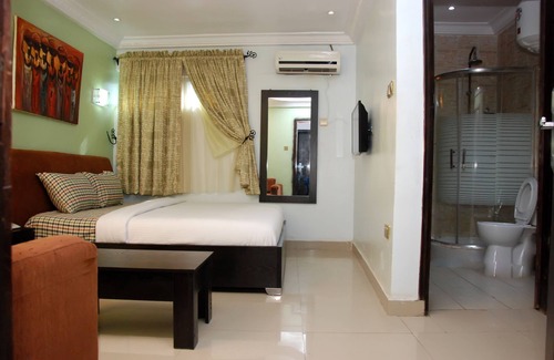 Alimosho House | BEN AUTO guest house