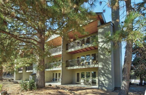 Bend Resort | Bend, OR: 2BR w/Fireplace, Pool, Ice Skating, Stables, Lake, Watersports & More!