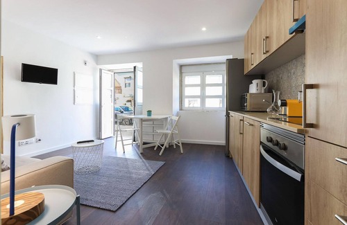 Carnide Apartment | Benfica Apartments I by Homing