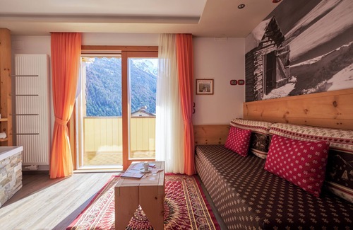 San Giovanni di Fassa Hotel | BERG HOTEL LATEMAR SPITZE